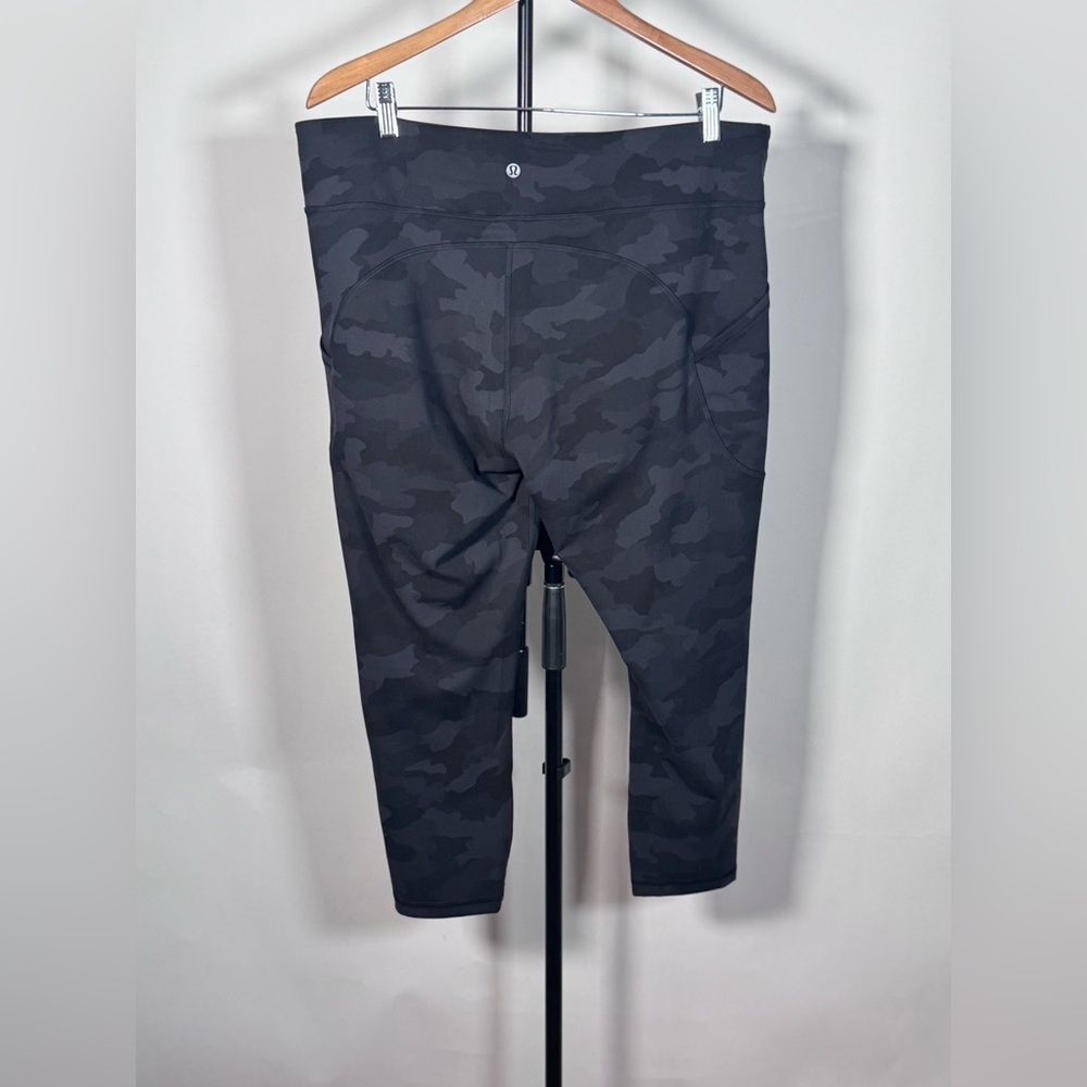 NWOT Lululemon Invigorate High-Rise Crop 23" Heritage 365 Camo Deep Coal Multi - Picture 6 of 6